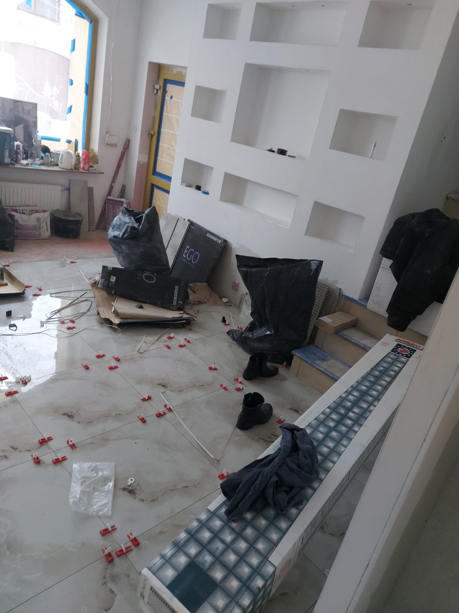 Remont mieszkania w Poznaniu — wykończenie salonu